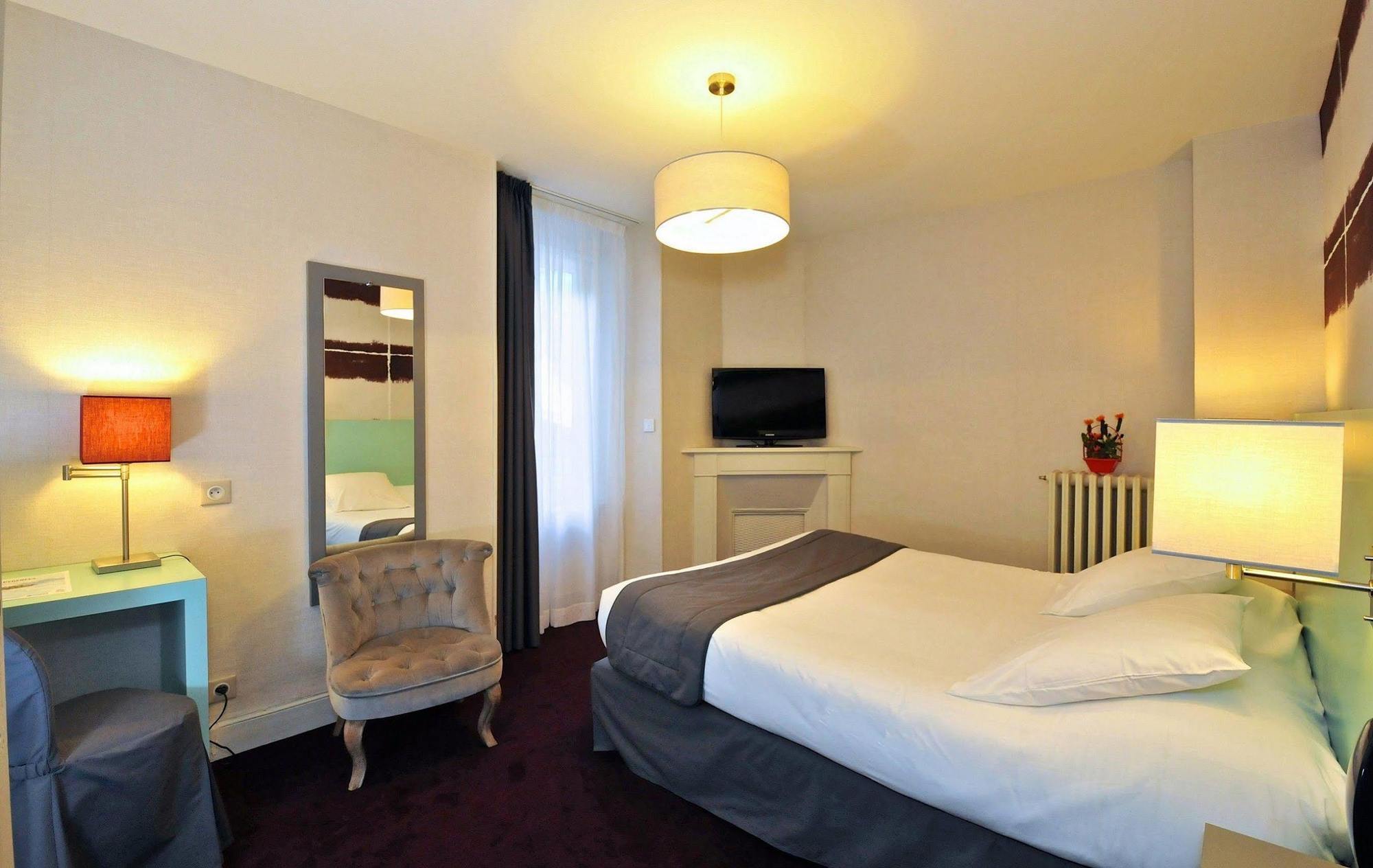 Logis Hotel Le Central 바레즈 외부 사진