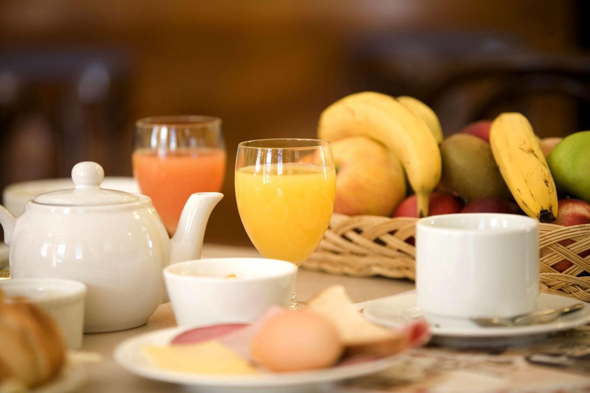 Logis Hotel Le Central 바레즈 외부 사진