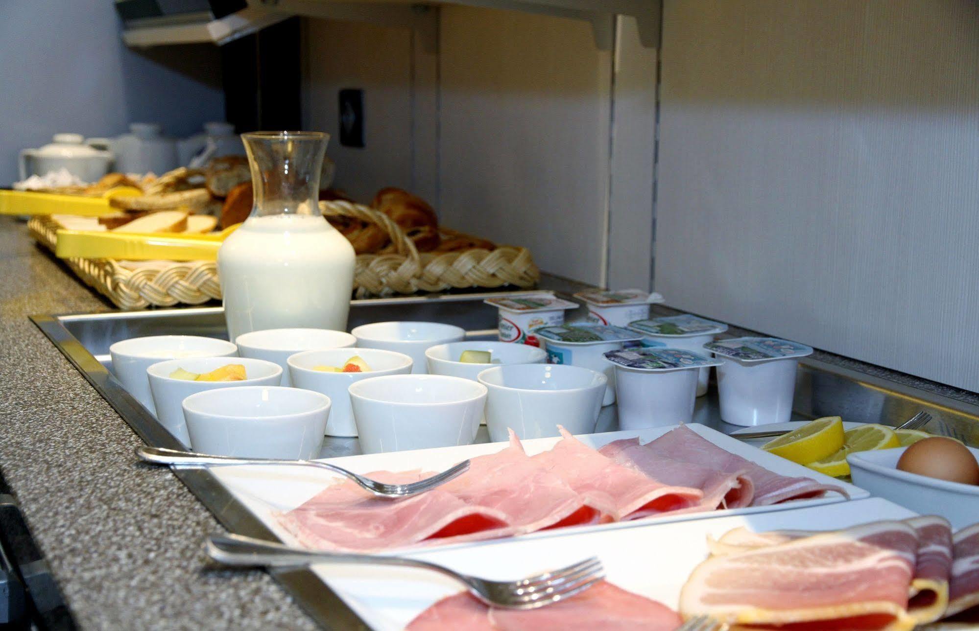 Logis Hotel Le Central 바레즈 외부 사진